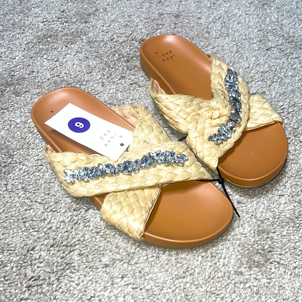 A New Day size 6 raffia sandals with crystals new